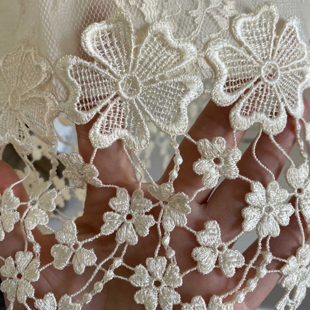 Lovely delicate lace Cream Vintage Top XS - Picture 4 of 5